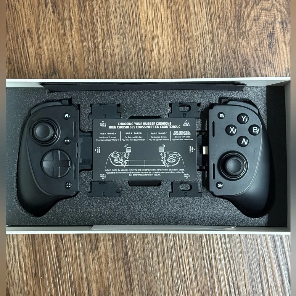RAZER Kishi Ultra Mobile Gaming Controller for iPhone, iPad, and Android - EUC